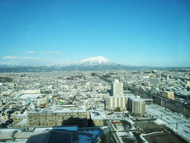 日本百名山の岩手山まで見渡すことができる