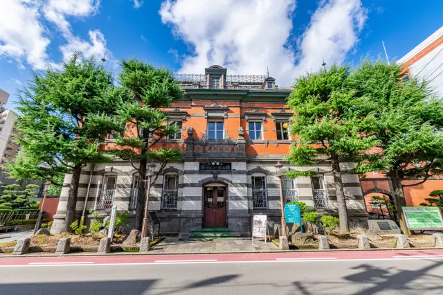 明治末期に銀行として建てられた建物で、国の重要文化財に指定される
