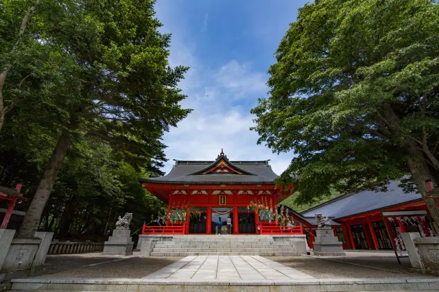 被吟詠為「山麓徐緩綿長的赤城山」的赤城山，是上毛三山之一