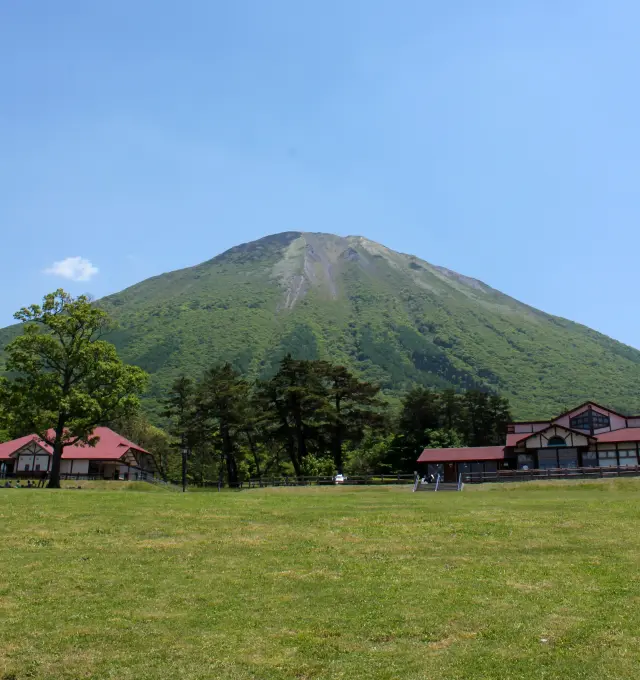 中國地方的最高山峰，一年四季都可以欣賞到美麗的風景