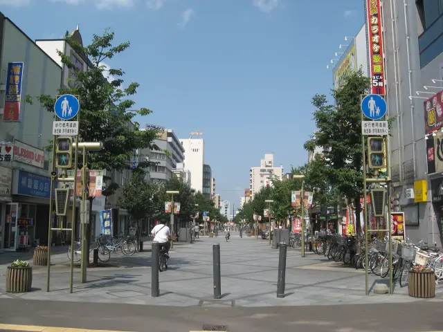 日本第一個「步行者天國」，能大啖美食和享受購物逛街