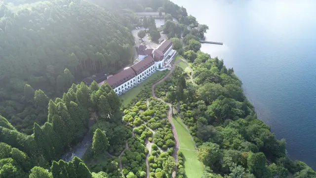 Red roof and white walls make the hotel almost like a lakeside castle.