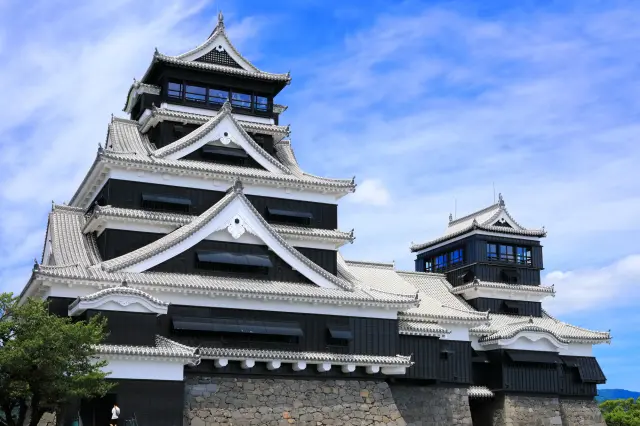 修复完成的壮丽天守与历史的气息