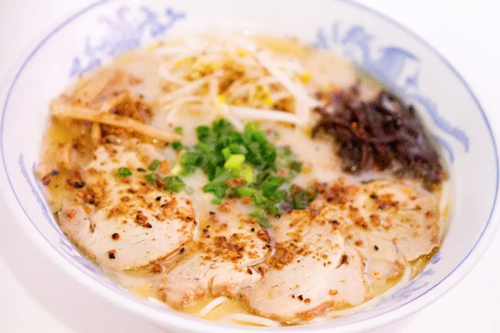 元祖・熊本ラーメンの店で、クリーミーな濃厚スープの虜に！