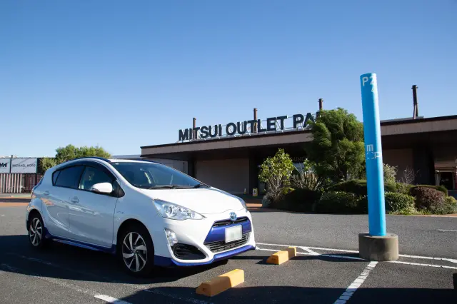 Parking at the lot in front of the service lounge.