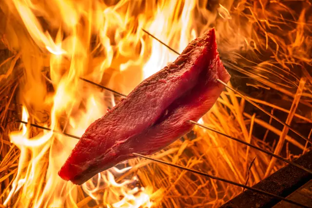 將獨特的烹飪方式「稻草燒」進一步升華的餐廳
