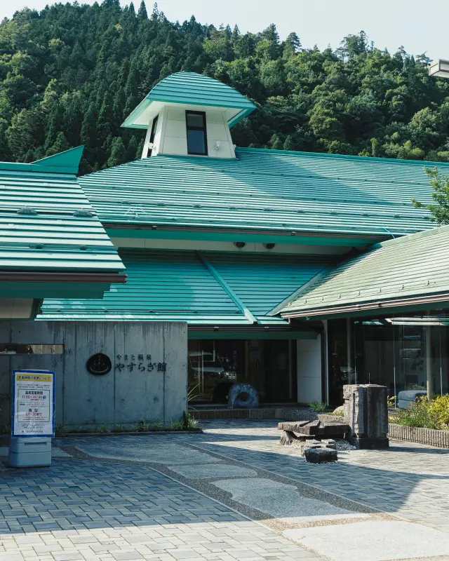 露天浴池「後朝之戀」有小朋友最愛的溜滑梯