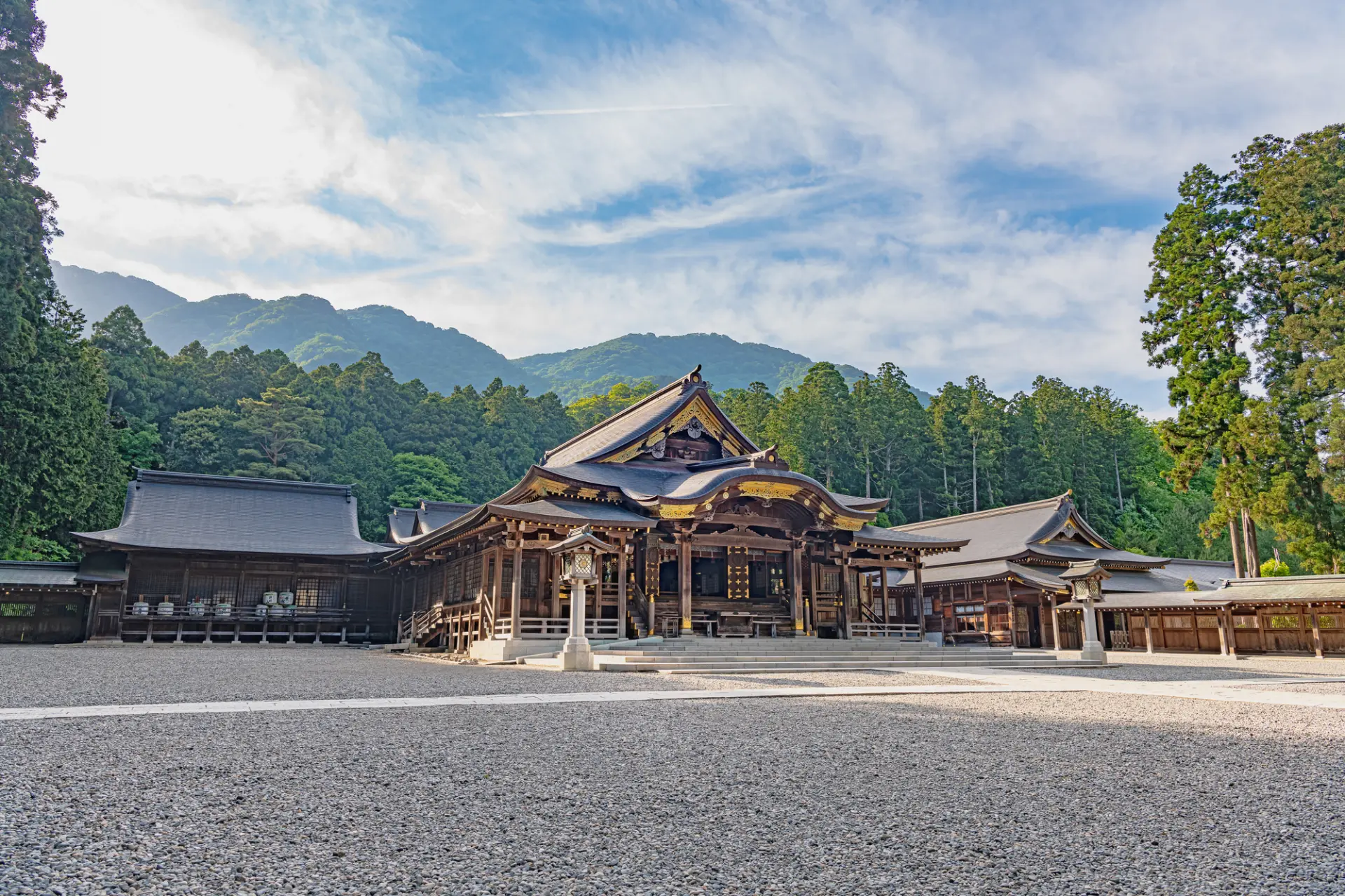 新潟屈指のパワースポット！彌彦神社の観光ガイド | GOOD LUCK TRIP