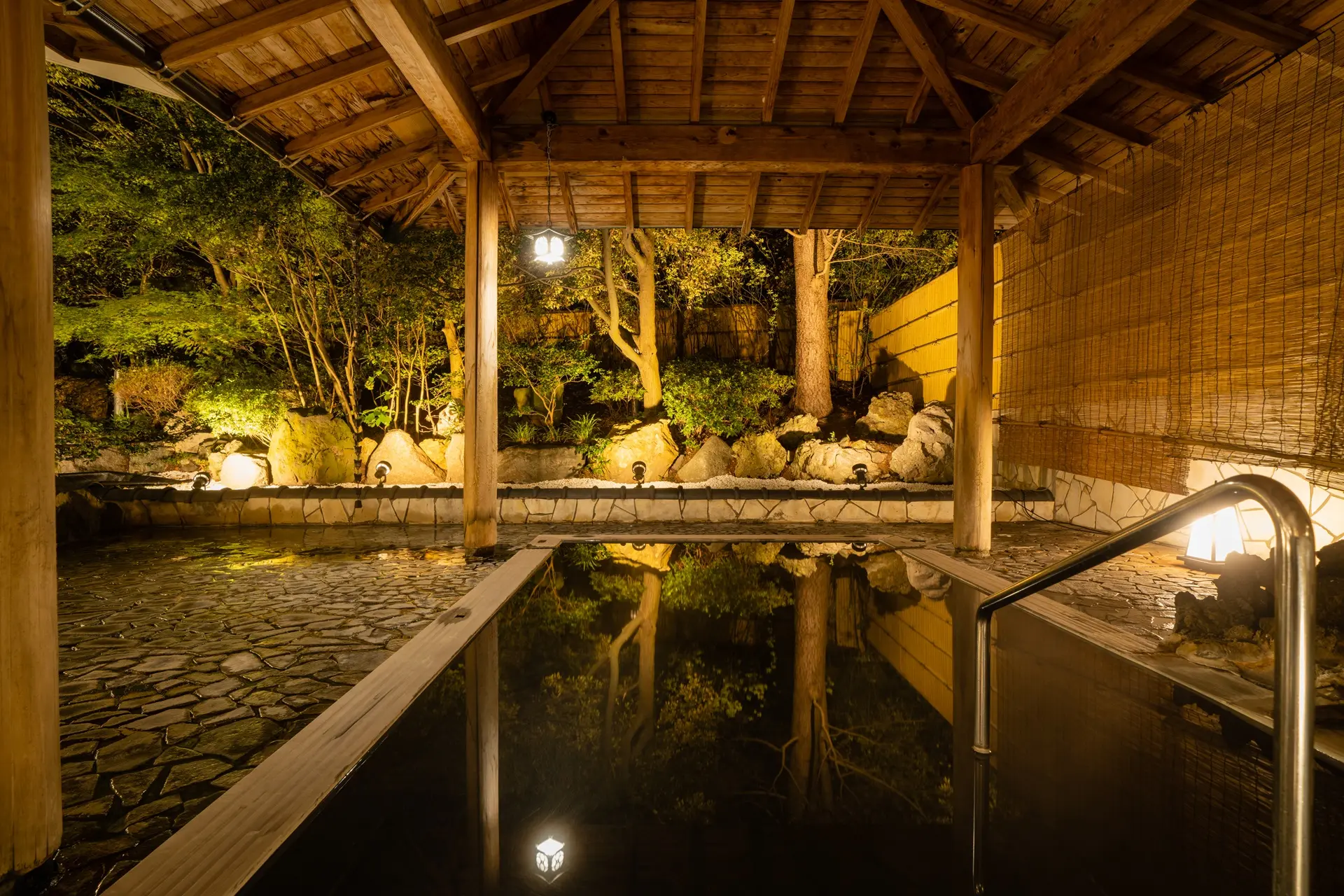 明治初期創業、新潟の奥座敷・岩室温泉にある和風旅館