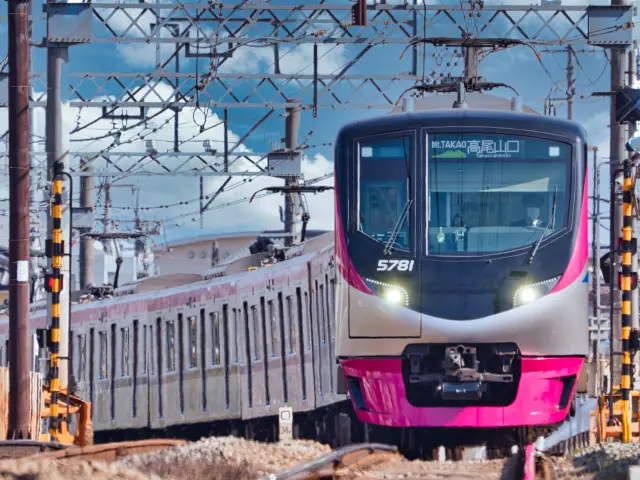 即使是人潮拥挤的周末，也能轻松顺畅地前往高尾山