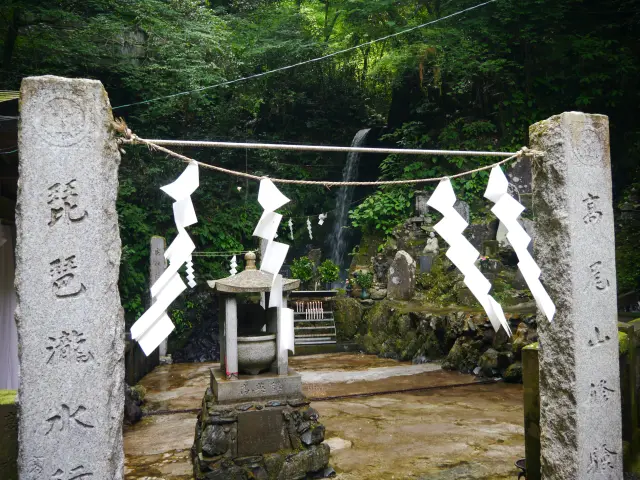 作為修驗者水行道場的「琵琶瀑布」