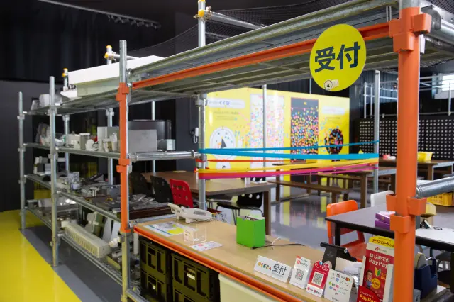 走樓梯到3樓櫃檯