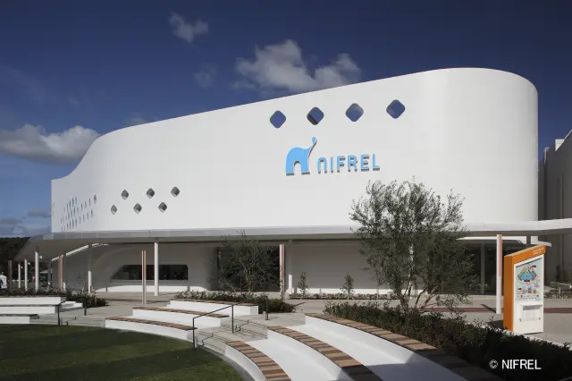 A convenient 2-minute walk from Banpaku-Kinen-Koen Station