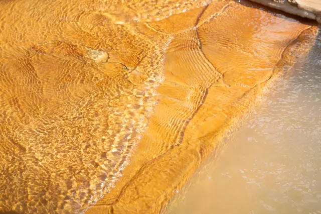 Rare high-concentration carbonated springs. With lukewarm baths around 35°C, extended soaks are possible.