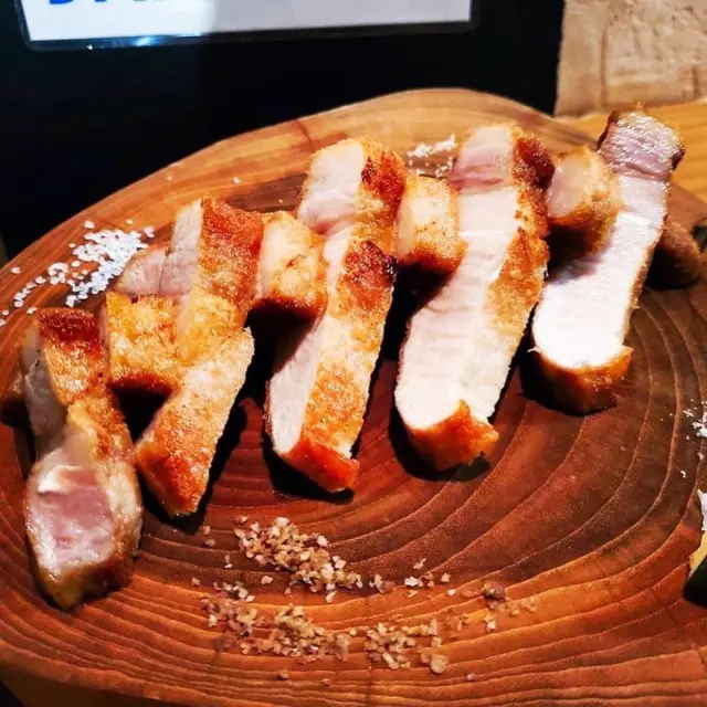 充滿情調的古民家餐廳，盡情品嚐稀有的沖繩品牌豬與泡盛酒