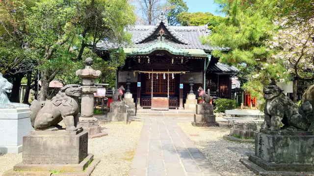 以稻荷大神聞名的「三圍神社」