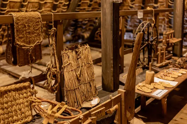 透過豐富的資料，介紹保留有傳統茅葺民家的美山町歷史