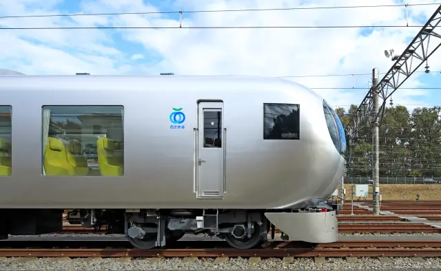 從西武鐵道池袋線的池袋站搭乘「特急列車 Laview」可直接前往秩父地區