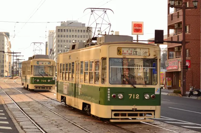 在市内穿梭时更增添旅游情趣，极具旅行氛围的路面电车「广电」