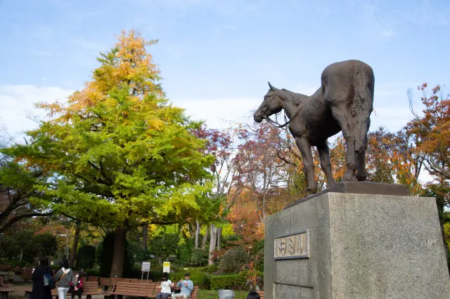A statue of Tokino Minoru, a legendary horse said to have been born for the Derby.