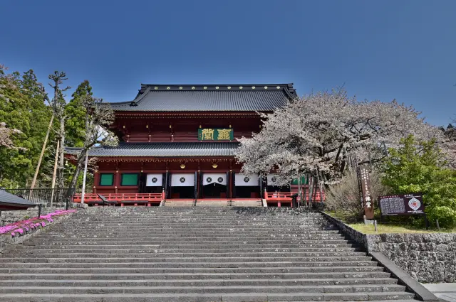 日光山最大的木造建築「三佛堂」廣為聞名