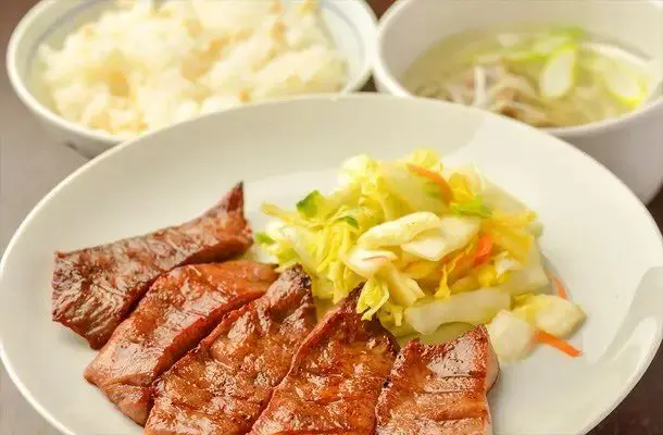 仙台駅からすぐの場所でいただく、牛たんの老舗店の味