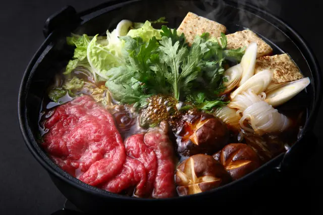 長年受け継いできた技術を活かした牛鍋を味わおう（※写真はイメージです。）