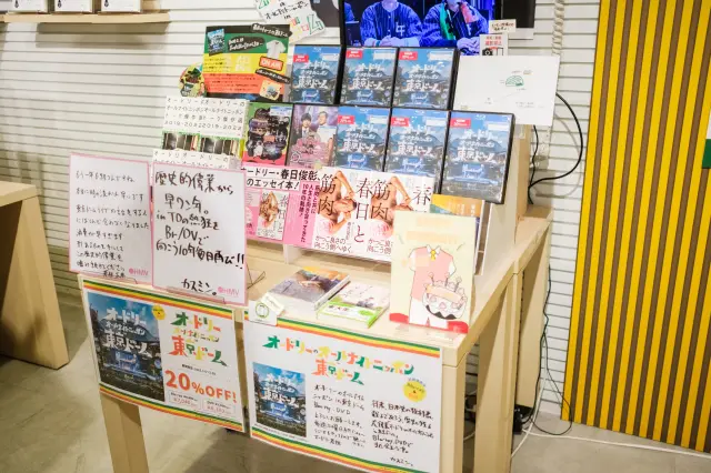 快閃店內陳列著琳瑯滿目的HMV限定販售聯名DVD和相關書籍