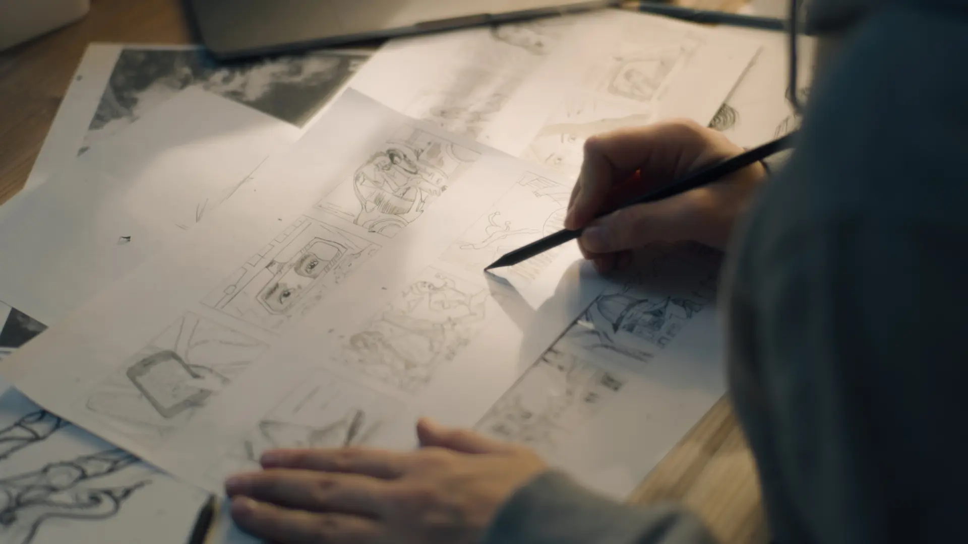 様々な作家の原画やオリジナル作品を鑑賞できる