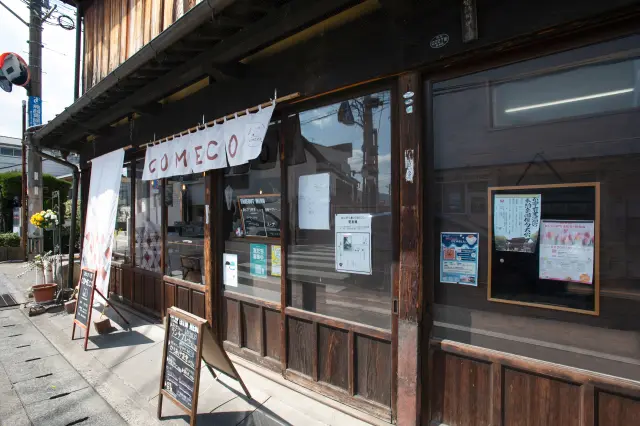 百年歷史的建築，散發著溫馨而古樸的氛圍