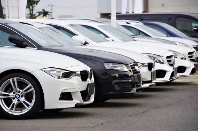 BMWやベンツといった高級車のレンタルも可能
