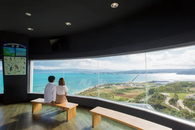 古宇利島的熱門觀光景點，從塔上能眺望蔚藍大海、藍天和橋樑橫跨大海的無敵全景