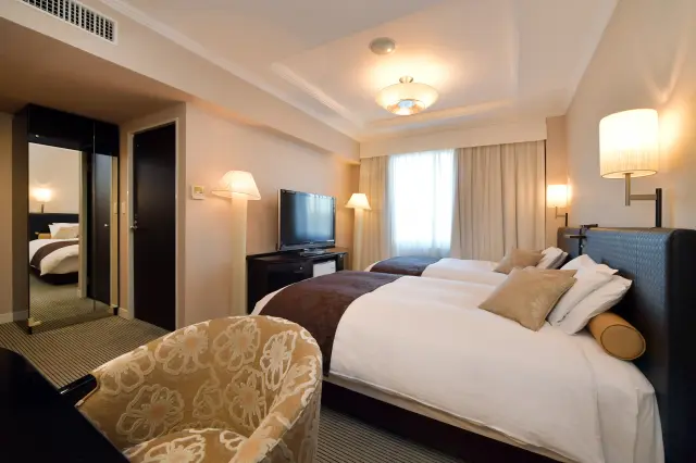 広々とした露天風呂も備えたアクセス至便のホテル