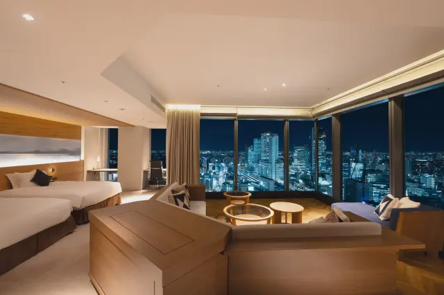 高級角落客房擁有摩天大樓兩種方位的景觀