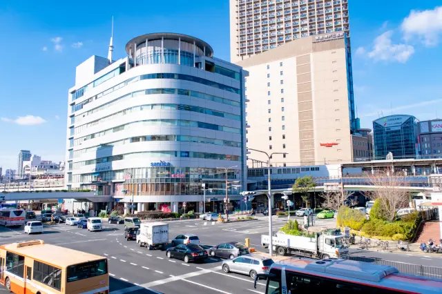 阪神電鉄「神戸三宮駅」前の都市風景