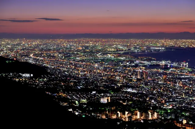 六甲山だけでなく夜景の美しさで知られる摩耶山にも足を運んでみよう