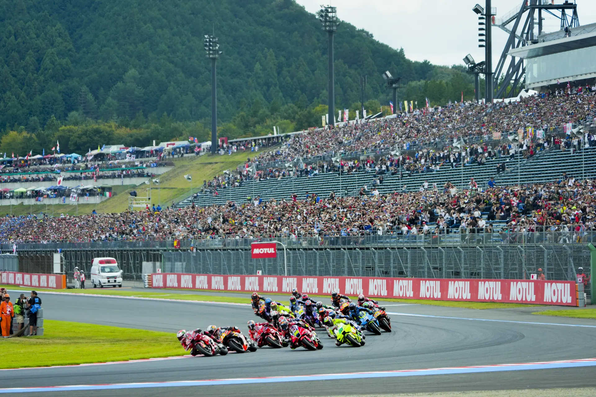 【2026 MotoGP™ 日本グランプリ観戦ガイド】森のリゾートで世界最高峰レースを体感！