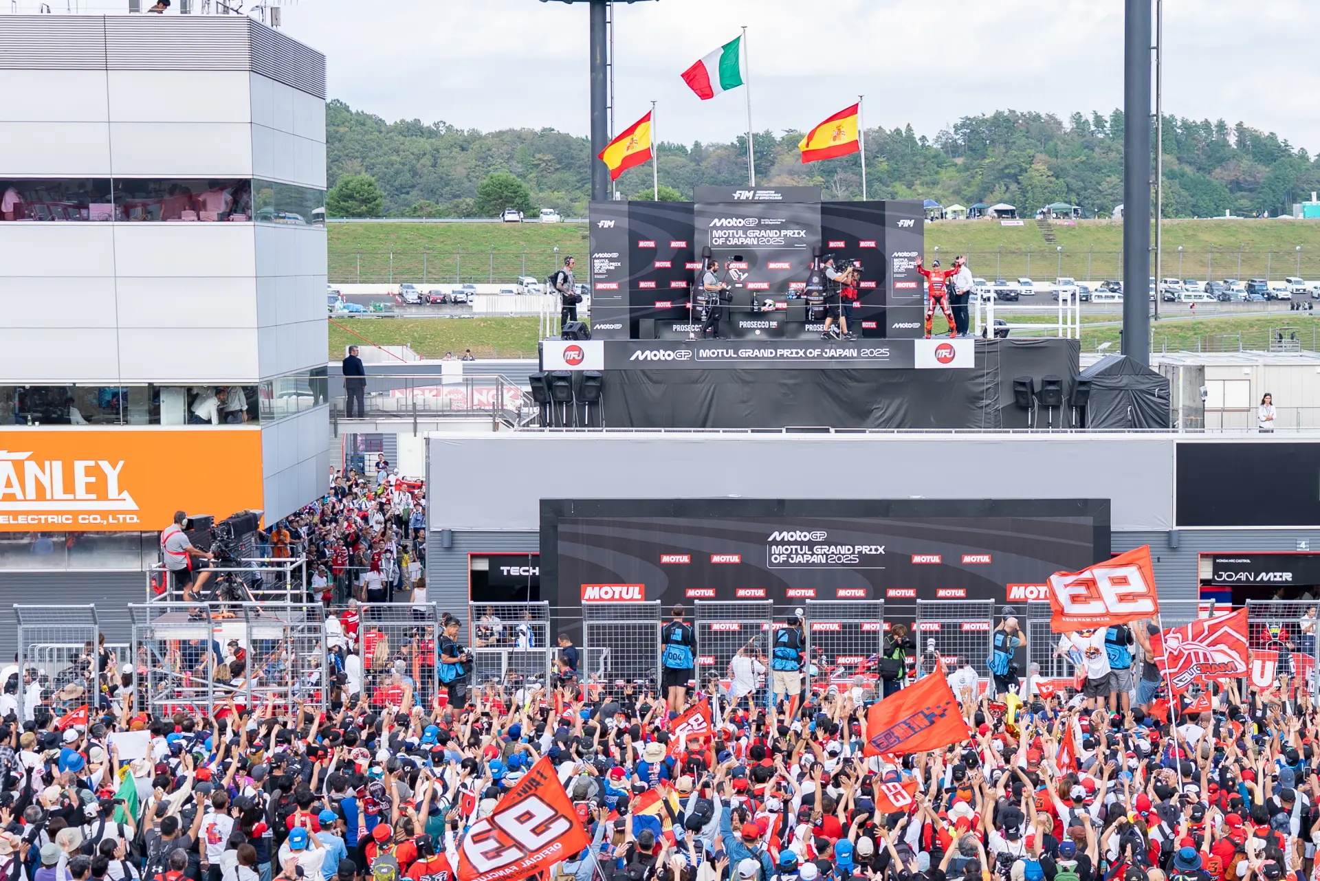 表彰台を間近で見ることができるセレブレーションアリーナ