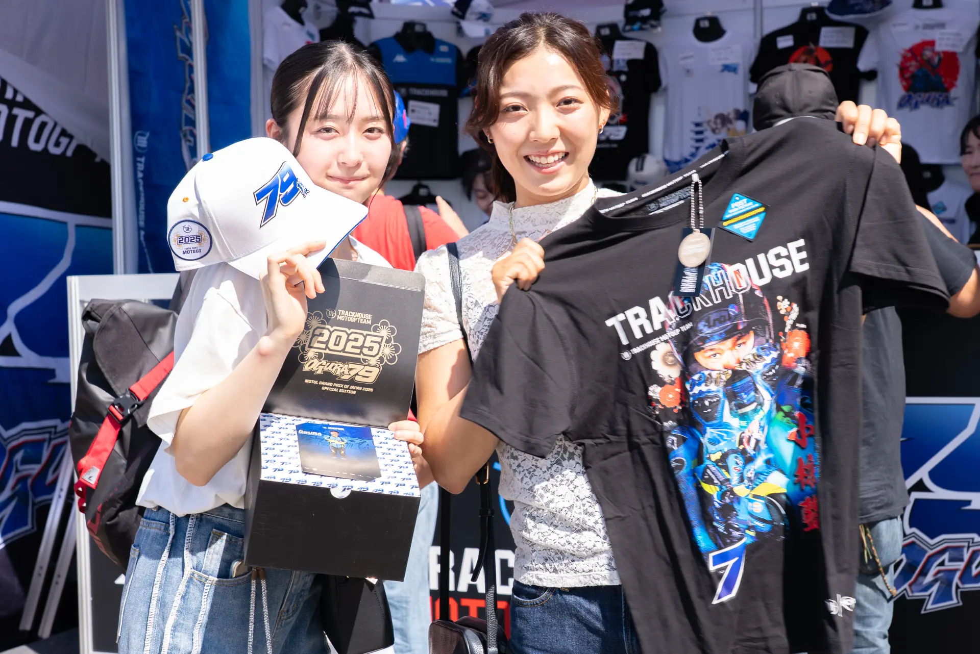 限定グッズやお目当ての選手のグッズを探そう