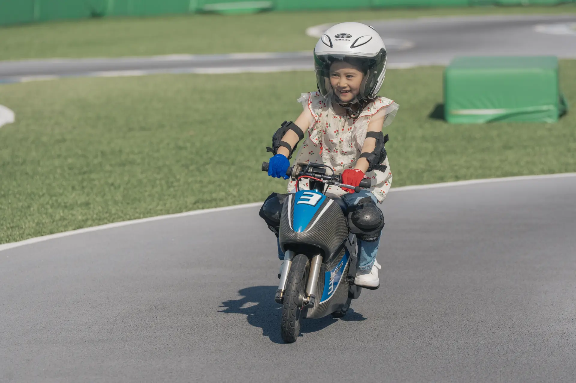 レーシングライダー気分で速さを競おう
