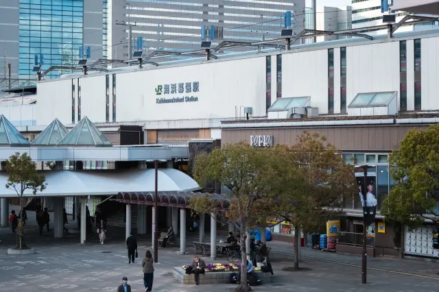 アウトレットから見たJR海浜幕張駅