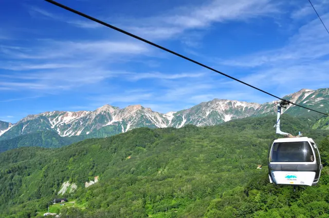 白馬エリアの絶景を満喫できる栂池ゴンドラリフト「イヴ」