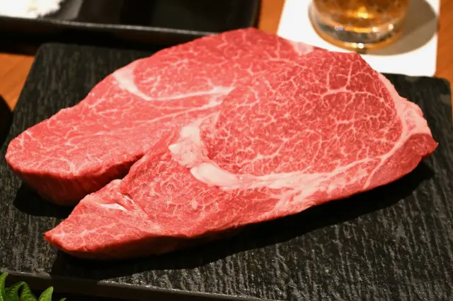 神戸牛1頭から数％程度しか取れないヘレ肉の中でも特に極上のシャトーブリアン