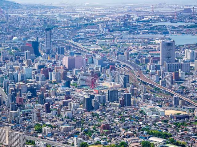 以車站為中心形成繁華街區的小倉