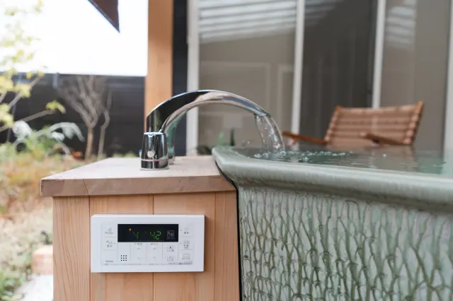 追い焚機能付で、いつまでもあたたかい温泉に浸かることができる