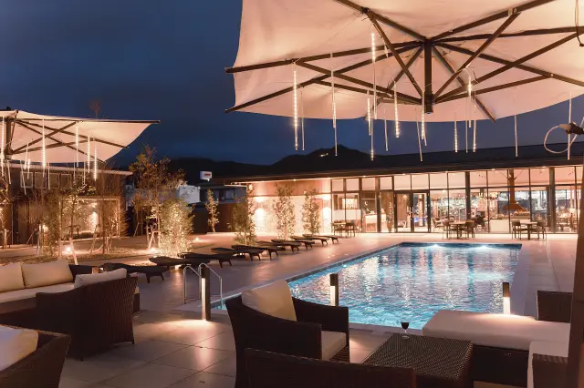 富士山を望むグランピング施設「AWAUMI富士河口湖リゾート」で非日常とラグジュアリーな体験を