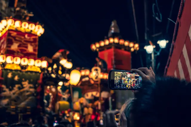 拍照时请注意礼仪，不给他人造成困惑