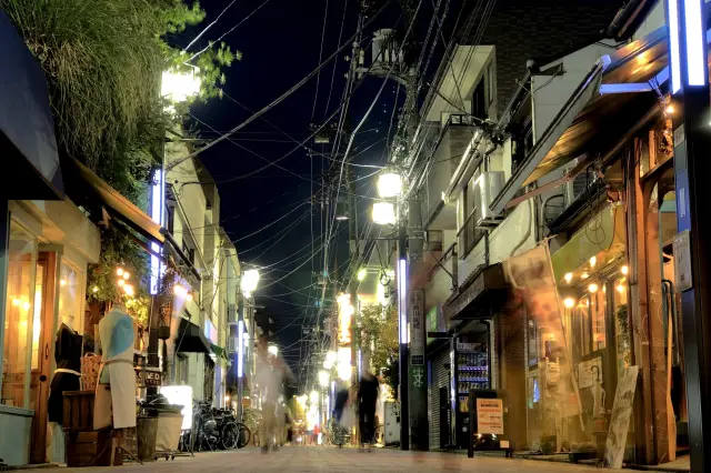 高圆寺商店街林立着各式特色店家