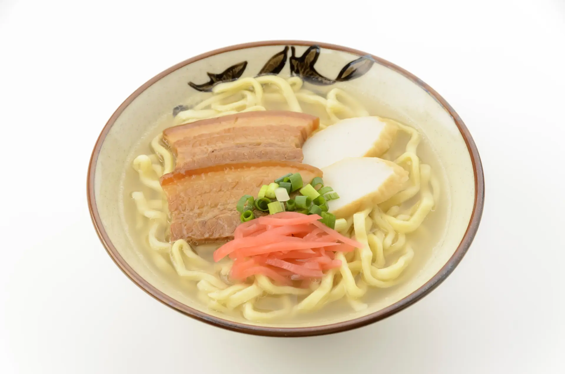 沖縄そばの定番「三枚肉そば」（※写真はイメージです。）