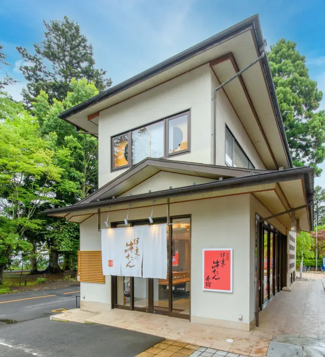 仙台城内に店を構える。店内はカウンター席が中心